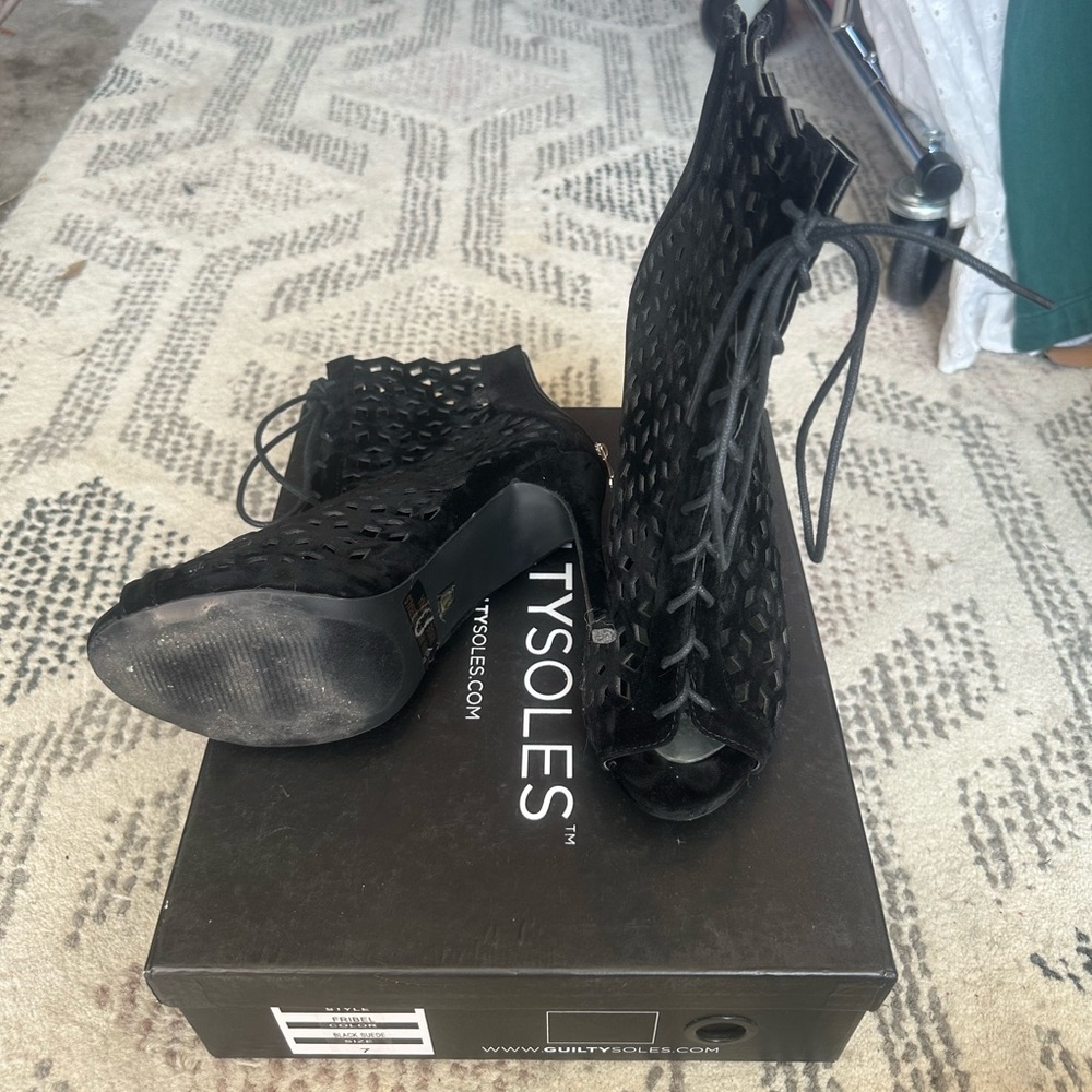 Black booties - Picture 2 of 2